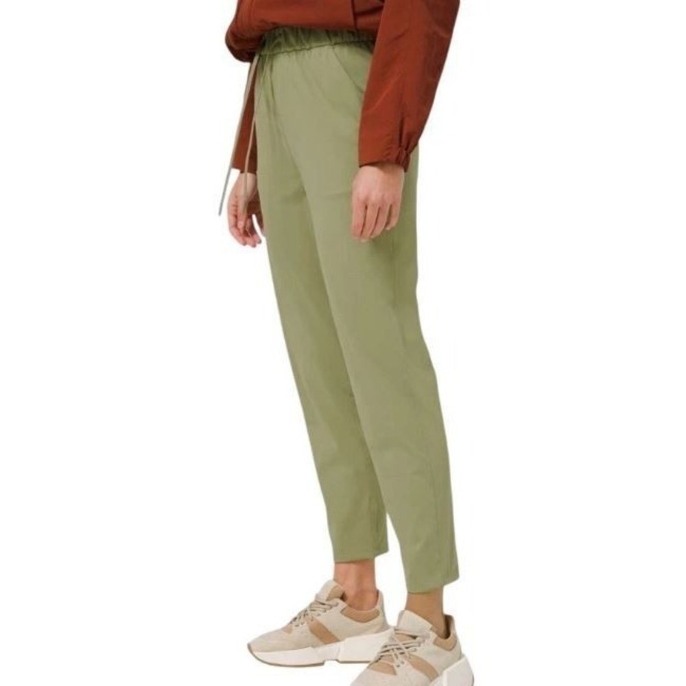 Lululemon Size 8 Keep Moving‎ Pant Stretch High Rise 7/8 Length Rosemary Green